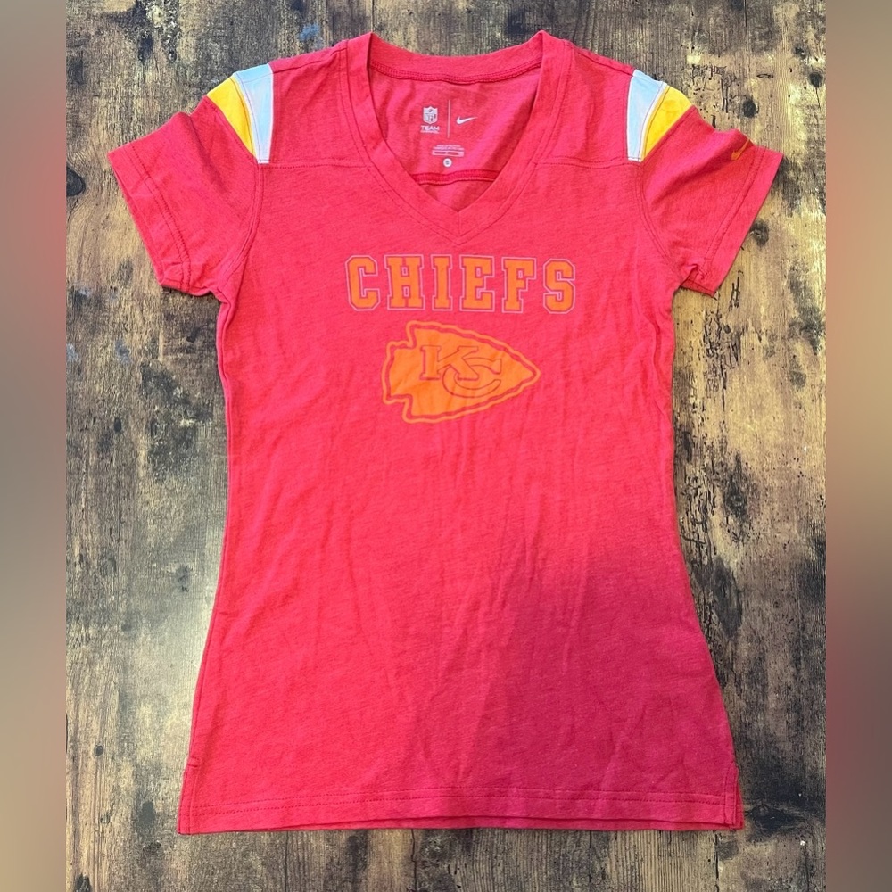 2/$12 🌸 Ladies Kansas City Shirt - Size Small